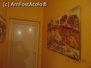 [P14] pensiune Limpedea, hol cu multe tablouri » foto by Yolanda
 - 
<span class="allrVoted glyphicon glyphicon-heart hidden" id="av1518272"></span>
<a class="m-l-10 hidden" id="sv1518272" onclick="voting_Foto_DelVot(,1518272,29255)" role="button">șterge vot <span class="glyphicon glyphicon-remove"></span></a>
<a id="v91518272" class=" c-red"  onclick="voting_Foto_SetVot(1518272)" role="button"><span class="glyphicon glyphicon-heart-empty"></span> <b>LIKE</b> = Votează poza</a> <img class="hidden"  id="f1518272W9" src="/imagini/loader.gif" border="0" /><span class="AjErrMes hidden" id="e1518272ErM"></span>