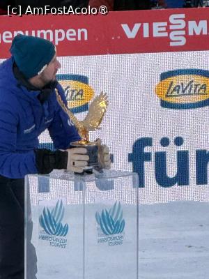 [P16] Ceremonia de premiere (Daniel Tschofenig, câștigătorul de anul trecut, îl „predă”  lui Domen Prevc...) » foto by adso
 - 
<span class="allrVoted glyphicon glyphicon-heart hidden" id="av1518437"></span>
<a class="m-l-10 hidden" id="sv1518437" onclick="voting_Foto_DelVot(,1518437,29257)" role="button">șterge vot <span class="glyphicon glyphicon-remove"></span></a>
<a id="v91518437" class=" c-red"  onclick="voting_Foto_SetVot(1518437)" role="button"><span class="glyphicon glyphicon-heart-empty"></span> <b>LIKE</b> = Votează poza</a> <img class="hidden"  id="f1518437W9" src="/imagini/loader.gif" border="0" /><span class="AjErrMes hidden" id="e1518437ErM"></span>