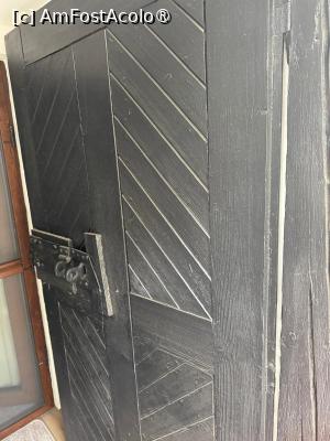 [P17] Ușa veche de la balcon (pod) » foto by Mitica49
 - 
<span class="allrVoted glyphicon glyphicon-heart hidden" id="av1518897"></span>
<a class="m-l-10 hidden" id="sv1518897" onclick="voting_Foto_DelVot(,1518897,29259)" role="button">șterge vot <span class="glyphicon glyphicon-remove"></span></a>
<a id="v91518897" class=" c-red"  onclick="voting_Foto_SetVot(1518897)" role="button"><span class="glyphicon glyphicon-heart-empty"></span> <b>LIKE</b> = Votează poza</a> <img class="hidden"  id="f1518897W9" src="/imagini/loader.gif" border="0" /><span class="AjErrMes hidden" id="e1518897ErM"></span>