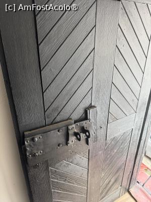 [P18] Ușa veche de la balcon (pod)
 » foto by Mitica49
 - 
<span class="allrVoted glyphicon glyphicon-heart hidden" id="av1518898"></span>
<a class="m-l-10 hidden" id="sv1518898" onclick="voting_Foto_DelVot(,1518898,29259)" role="button">șterge vot <span class="glyphicon glyphicon-remove"></span></a>
<a id="v91518898" class=" c-red"  onclick="voting_Foto_SetVot(1518898)" role="button"><span class="glyphicon glyphicon-heart-empty"></span> <b>LIKE</b> = Votează poza</a> <img class="hidden"  id="f1518898W9" src="/imagini/loader.gif" border="0" /><span class="AjErrMes hidden" id="e1518898ErM"></span>