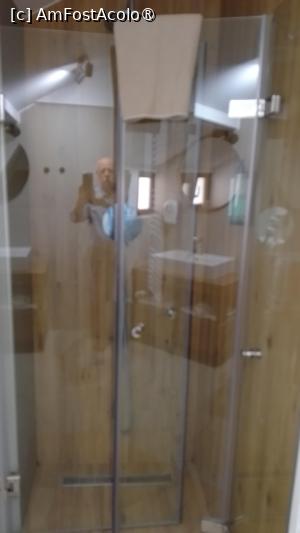 [P09] Cabina de duș » foto by Mitica49
 - 
<span class="allrVoted glyphicon glyphicon-heart hidden" id="av1518889"></span>
<a class="m-l-10 hidden" id="sv1518889" onclick="voting_Foto_DelVot(,1518889,29259)" role="button">șterge vot <span class="glyphicon glyphicon-remove"></span></a>
<a id="v91518889" class=" c-red"  onclick="voting_Foto_SetVot(1518889)" role="button"><span class="glyphicon glyphicon-heart-empty"></span> <b>LIKE</b> = Votează poza</a> <img class="hidden"  id="f1518889W9" src="/imagini/loader.gif" border="0" /><span class="AjErrMes hidden" id="e1518889ErM"></span>