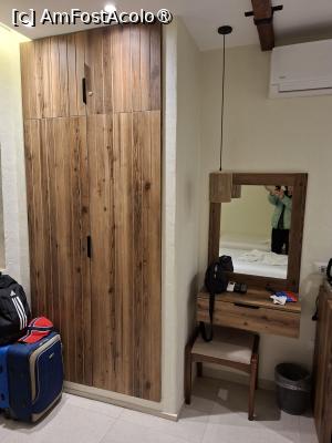 [P15] Giza, Egipt, „Pyramids Spiritual Gate” Hotel, Camera 406, Dulapul încastrat în perete » foto by mprofeanu
 - 
<span class="allrVoted glyphicon glyphicon-heart hidden" id="av1519604"></span>
<a class="m-l-10 hidden" id="sv1519604" onclick="voting_Foto_DelVot(,1519604,29265)" role="button">șterge vot <span class="glyphicon glyphicon-remove"></span></a>
<a id="v91519604" class=" c-red"  onclick="voting_Foto_SetVot(1519604)" role="button"><span class="glyphicon glyphicon-heart-empty"></span> <b>LIKE</b> = Votează poza</a> <img class="hidden"  id="f1519604W9" src="/imagini/loader.gif" border="0" /><span class="AjErrMes hidden" id="e1519604ErM"></span>