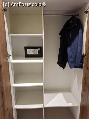 [P16] Giza, Egipt, „Pyramids Spiritual Gate” Hotel, Camera 406, Seiful din dulap, nu l-am folosit... » foto by mprofeanu
 - 
<span class="allrVoted glyphicon glyphicon-heart hidden" id="av1519605"></span>
<a class="m-l-10 hidden" id="sv1519605" onclick="voting_Foto_DelVot(,1519605,29265)" role="button">șterge vot <span class="glyphicon glyphicon-remove"></span></a>
<a id="v91519605" class=" c-red"  onclick="voting_Foto_SetVot(1519605)" role="button"><span class="glyphicon glyphicon-heart-empty"></span> <b>LIKE</b> = Votează poza</a> <img class="hidden"  id="f1519605W9" src="/imagini/loader.gif" border="0" /><span class="AjErrMes hidden" id="e1519605ErM"></span>