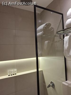 [P19] Giza, Egipt, „Pyramids Spiritual Gate” Hotel, Camera 406, Baia, Duș fix cu cabină » foto by mprofeanu
 - 
<span class="allrVoted glyphicon glyphicon-heart hidden" id="av1519608"></span>
<a class="m-l-10 hidden" id="sv1519608" onclick="voting_Foto_DelVot(,1519608,29265)" role="button">șterge vot <span class="glyphicon glyphicon-remove"></span></a>
<a id="v91519608" class=" c-red"  onclick="voting_Foto_SetVot(1519608)" role="button"><span class="glyphicon glyphicon-heart-empty"></span> <b>LIKE</b> = Votează poza</a> <img class="hidden"  id="f1519608W9" src="/imagini/loader.gif" border="0" /><span class="AjErrMes hidden" id="e1519608ErM"></span>