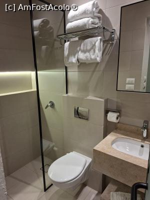 [P23] Giza, Egipt, „Pyramids Spiritual Gate” Hotel, Camera 406, Baia cu cele de trebuință » foto by mprofeanu
 - 
<span class="allrVoted glyphicon glyphicon-heart hidden" id="av1519612"></span>
<a class="m-l-10 hidden" id="sv1519612" onclick="voting_Foto_DelVot(,1519612,29265)" role="button">șterge vot <span class="glyphicon glyphicon-remove"></span></a>
<a id="v91519612" class=" c-red"  onclick="voting_Foto_SetVot(1519612)" role="button"><span class="glyphicon glyphicon-heart-empty"></span> <b>LIKE</b> = Votează poza</a> <img class="hidden"  id="f1519612W9" src="/imagini/loader.gif" border="0" /><span class="AjErrMes hidden" id="e1519612ErM"></span>