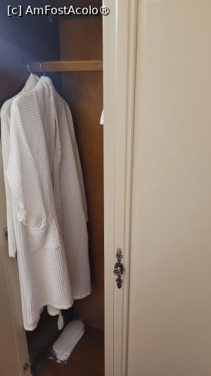 [P11] Camera matrimoniala deluxe - Hotel Bavaria, Craiova » foto by vlado2
 - 
<span class="allrVoted glyphicon glyphicon-heart hidden" id="av1525574"></span>
<a class="m-l-10 hidden" id="sv1525574" onclick="voting_Foto_DelVot(,1525574,29272)" role="button">șterge vot <span class="glyphicon glyphicon-remove"></span></a>
<a id="v91525574" class=" c-red"  onclick="voting_Foto_SetVot(1525574)" role="button"><span class="glyphicon glyphicon-heart-empty"></span> <b>LIKE</b> = Votează poza</a> <img class="hidden"  id="f1525574W9" src="/imagini/loader.gif" border="0" /><span class="AjErrMes hidden" id="e1525574ErM"></span>