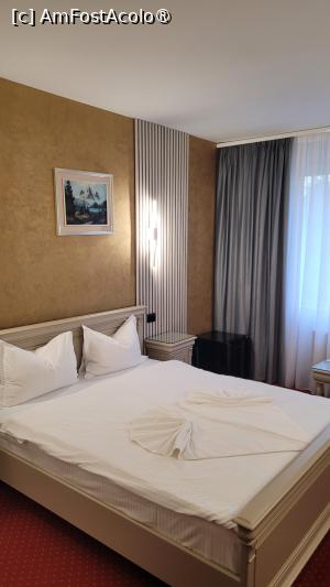 [P03] Camera matrimoniala deluxe - Hotel Bavaria, Craiova » foto by vlado2
 - 
<span class="allrVoted glyphicon glyphicon-heart hidden" id="av1525566"></span>
<a class="m-l-10 hidden" id="sv1525566" onclick="voting_Foto_DelVot(,1525566,29272)" role="button">șterge vot <span class="glyphicon glyphicon-remove"></span></a>
<a id="v91525566" class=" c-red"  onclick="voting_Foto_SetVot(1525566)" role="button"><span class="glyphicon glyphicon-heart-empty"></span> <b>LIKE</b> = Votează poza</a> <img class="hidden"  id="f1525566W9" src="/imagini/loader.gif" border="0" /><span class="AjErrMes hidden" id="e1525566ErM"></span>