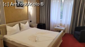 [P04] Camera matrimoniala deluxe - Hotel Bavaria, Craiova » foto by vlado2
 - 
<span class="allrVoted glyphicon glyphicon-heart hidden" id="av1525567"></span>
<a class="m-l-10 hidden" id="sv1525567" onclick="voting_Foto_DelVot(,1525567,29272)" role="button">șterge vot <span class="glyphicon glyphicon-remove"></span></a>
<a id="v91525567" class=" c-red"  onclick="voting_Foto_SetVot(1525567)" role="button"><span class="glyphicon glyphicon-heart-empty"></span> <b>LIKE</b> = Votează poza</a> <img class="hidden"  id="f1525567W9" src="/imagini/loader.gif" border="0" /><span class="AjErrMes hidden" id="e1525567ErM"></span>