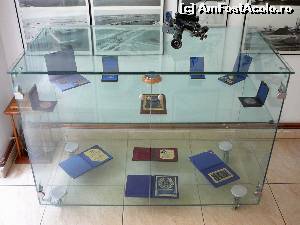 [P24] Sala 5: Cea de-a doua vitrină cu 'trofee' » foto by Claudiu U.
 - 
<span class="allrVoted glyphicon glyphicon-heart hidden" id="av624208"></span>
<a class="m-l-10 hidden" id="sv624208" onclick="voting_Foto_DelVot(,624208,29287)" role="button">șterge vot <span class="glyphicon glyphicon-remove"></span></a>
<a id="v9624208" class=" c-red"  onclick="voting_Foto_SetVot(624208)" role="button"><span class="glyphicon glyphicon-heart-empty"></span> <b>LIKE</b> = Votează poza</a> <img class="hidden"  id="f624208W9" src="/imagini/loader.gif" border="0" /><span class="AjErrMes hidden" id="e624208ErM"></span>