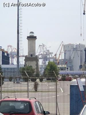 [P23] Farul Carol I de la Terminalul de pasageri » foto by Dan&Ema
 - 
<span class="allrVoted glyphicon glyphicon-heart hidden" id="av997110"></span>
<a class="m-l-10 hidden" id="sv997110" onclick="voting_Foto_DelVot(,997110,29287)" role="button">șterge vot <span class="glyphicon glyphicon-remove"></span></a>
<a id="v9997110" class=" c-red"  onclick="voting_Foto_SetVot(997110)" role="button"><span class="glyphicon glyphicon-heart-empty"></span> <b>LIKE</b> = Votează poza</a> <img class="hidden"  id="f997110W9" src="/imagini/loader.gif" border="0" /><span class="AjErrMes hidden" id="e997110ErM"></span>