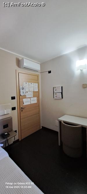 [P18] Hotel Sogni dʼOro Airport, ușa camerei are multe afișe lipite, de utilitate » foto by irinad
 - 
<span class="allrVoted glyphicon glyphicon-heart hidden" id="av1524286"></span>
<a class="m-l-10 hidden" id="sv1524286" onclick="voting_Foto_DelVot(,1524286,29293)" role="button">șterge vot <span class="glyphicon glyphicon-remove"></span></a>
<a id="v91524286" class=" c-red"  onclick="voting_Foto_SetVot(1524286)" role="button"><span class="glyphicon glyphicon-heart-empty"></span> <b>LIKE</b> = Votează poza</a> <img class="hidden"  id="f1524286W9" src="/imagini/loader.gif" border="0" /><span class="AjErrMes hidden" id="e1524286ErM"></span>