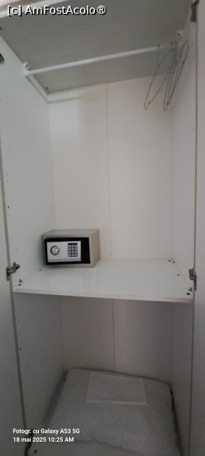 [P20] Hotel Sogni dʼOro Airport, o privire în dulapul de haine » foto by irinad
 - 
<span class="allrVoted glyphicon glyphicon-heart hidden" id="av1524288"></span>
<a class="m-l-10 hidden" id="sv1524288" onclick="voting_Foto_DelVot(,1524288,29293)" role="button">șterge vot <span class="glyphicon glyphicon-remove"></span></a>
<a id="v91524288" class=" c-red"  onclick="voting_Foto_SetVot(1524288)" role="button"><span class="glyphicon glyphicon-heart-empty"></span> <b>LIKE</b> = Votează poza</a> <img class="hidden"  id="f1524288W9" src="/imagini/loader.gif" border="0" /><span class="AjErrMes hidden" id="e1524288ErM"></span>