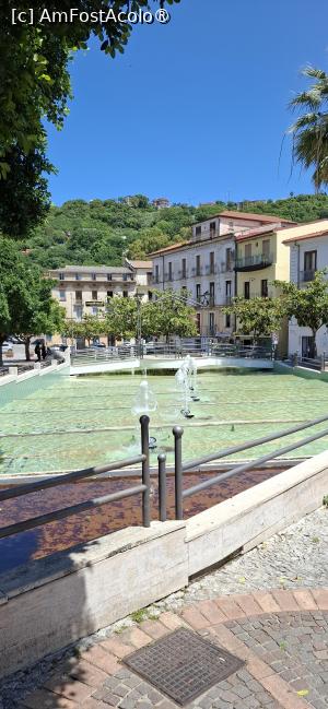 [P03] Fontana Monumentale, Lamezia Terme Nicastro » foto by irinad
 - 
<span class="allrVoted glyphicon glyphicon-heart hidden" id="av1524900"></span>
<a class="m-l-10 hidden" id="sv1524900" onclick="voting_Foto_DelVot(,1524900,29296)" role="button">șterge vot <span class="glyphicon glyphicon-remove"></span></a>
<a id="v91524900" class=" c-red"  onclick="voting_Foto_SetVot(1524900)" role="button"><span class="glyphicon glyphicon-heart-empty"></span> <b>LIKE</b> = Votează poza</a> <img class="hidden"  id="f1524900W9" src="/imagini/loader.gif" border="0" /><span class="AjErrMes hidden" id="e1524900ErM"></span>