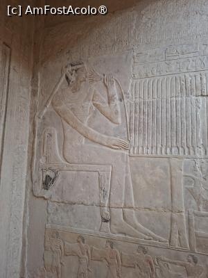 [P33] Necropola Saqqara, Mastaba lui Mereruka, Camera mortuară a soției lui Mereruka, Soția acestuia cu un evantai din tulpini de papirus, cu masa cu ofrande și înconjurată de servitori ce îi aduc ofrande... » foto by mprofeanu
 - 
<span class="allrVoted glyphicon glyphicon-heart hidden" id="av1525356"></span>
<a class="m-l-10 hidden" id="sv1525356" onclick="voting_Foto_DelVot(,1525356,29302)" role="button">șterge vot <span class="glyphicon glyphicon-remove"></span></a>
<a id="v91525356" class=" c-red"  onclick="voting_Foto_SetVot(1525356)" role="button"><span class="glyphicon glyphicon-heart-empty"></span> <b>LIKE</b> = Votează poza</a> <img class="hidden"  id="f1525356W9" src="/imagini/loader.gif" border="0" /><span class="AjErrMes hidden" id="e1525356ErM"></span>