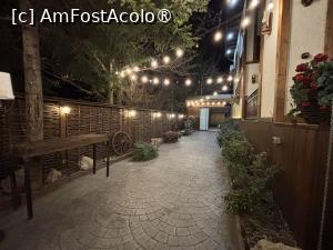 [P05] Casa Românească Otopeni-curte » foto by AZE
 - 
<span class="allrVoted glyphicon glyphicon-heart hidden" id="av1537502"></span>
<a class="m-l-10 hidden" id="sv1537502" onclick="voting_Foto_DelVot(,1537502,29303)" role="button">șterge vot <span class="glyphicon glyphicon-remove"></span></a>
<a id="v91537502" class=" c-red"  onclick="voting_Foto_SetVot(1537502)" role="button"><span class="glyphicon glyphicon-heart-empty"></span> <b>LIKE</b> = Votează poza</a> <img class="hidden"  id="f1537502W9" src="/imagini/loader.gif" border="0" /><span class="AjErrMes hidden" id="e1537502ErM"></span>