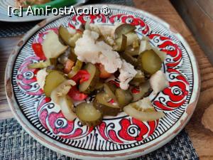 [P15] Casa Românească; din nou salata de murături » foto by crismis
 - 
<span class="allrVoted glyphicon glyphicon-heart hidden" id="av1487582"></span>
<a class="m-l-10 hidden" id="sv1487582" onclick="voting_Foto_DelVot(,1487582,29303)" role="button">șterge vot <span class="glyphicon glyphicon-remove"></span></a>
<a id="v91487582" class=" c-red"  onclick="voting_Foto_SetVot(1487582)" role="button"><span class="glyphicon glyphicon-heart-empty"></span> <b>LIKE</b> = Votează poza</a> <img class="hidden"  id="f1487582W9" src="/imagini/loader.gif" border="0" /><span class="AjErrMes hidden" id="e1487582ErM"></span>