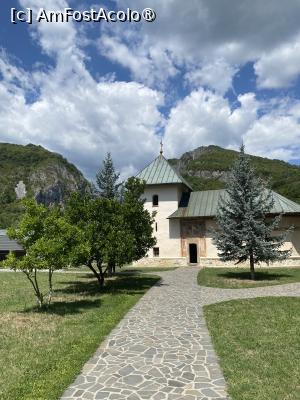 [P11] Mănăstirea Polovragi. Biserica bolnița Sf.Nicolae. » foto by Floria
 - 
<span class="allrVoted glyphicon glyphicon-heart hidden" id="av1526277"></span>
<a class="m-l-10 hidden" id="sv1526277" onclick="voting_Foto_DelVot(,1526277,29308)" role="button">șterge vot <span class="glyphicon glyphicon-remove"></span></a>
<a id="v91526277" class=" c-red"  onclick="voting_Foto_SetVot(1526277)" role="button"><span class="glyphicon glyphicon-heart-empty"></span> <b>LIKE</b> = Votează poza</a> <img class="hidden"  id="f1526277W9" src="/imagini/loader.gif" border="0" /><span class="AjErrMes hidden" id="e1526277ErM"></span>