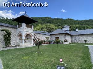 [P15] Mănăstirea Polovragi, Gorj. » foto by Floria
 - 
<span class="allrVoted glyphicon glyphicon-heart hidden" id="av1526281"></span>
<a class="m-l-10 hidden" id="sv1526281" onclick="voting_Foto_DelVot(,1526281,29308)" role="button">șterge vot <span class="glyphicon glyphicon-remove"></span></a>
<a id="v91526281" class=" c-red"  onclick="voting_Foto_SetVot(1526281)" role="button"><span class="glyphicon glyphicon-heart-empty"></span> <b>LIKE</b> = Votează poza</a> <img class="hidden"  id="f1526281W9" src="/imagini/loader.gif" border="0" /><span class="AjErrMes hidden" id="e1526281ErM"></span>