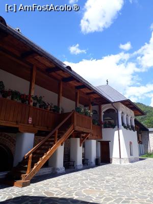 [P26] Mănăstirea Polovragi, Gorj. » foto by Floria
 - 
<span class="allrVoted glyphicon glyphicon-heart hidden" id="av1526292"></span>
<a class="m-l-10 hidden" id="sv1526292" onclick="voting_Foto_DelVot(,1526292,29308)" role="button">șterge vot <span class="glyphicon glyphicon-remove"></span></a>
<a id="v91526292" class=" c-red"  onclick="voting_Foto_SetVot(1526292)" role="button"><span class="glyphicon glyphicon-heart-empty"></span> <b>LIKE</b> = Votează poza</a> <img class="hidden"  id="f1526292W9" src="/imagini/loader.gif" border="0" /><span class="AjErrMes hidden" id="e1526292ErM"></span>