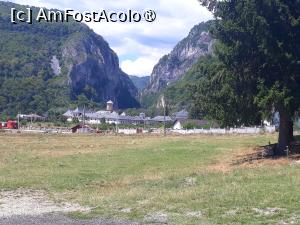 [P36] Mănăstirea Polovragi și Cheile Oltețului, văzute de pe terasa pensiunii Cheile Oltețului. » foto by Floria
 - 
<span class="allrVoted glyphicon glyphicon-heart hidden" id="av1526302"></span>
<a class="m-l-10 hidden" id="sv1526302" onclick="voting_Foto_DelVot(,1526302,29308)" role="button">șterge vot <span class="glyphicon glyphicon-remove"></span></a>
<a id="v91526302" class=" c-red"  onclick="voting_Foto_SetVot(1526302)" role="button"><span class="glyphicon glyphicon-heart-empty"></span> <b>LIKE</b> = Votează poza</a> <img class="hidden"  id="f1526302W9" src="/imagini/loader.gif" border="0" /><span class="AjErrMes hidden" id="e1526302ErM"></span>