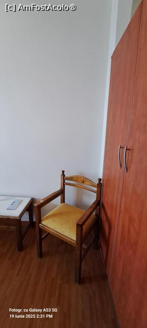 [P18] Fotoliu și dulap de haine » foto by irinad
 - 
<span class="allrVoted glyphicon glyphicon-heart hidden" id="av1526687"></span>
<a class="m-l-10 hidden" id="sv1526687" onclick="voting_Foto_DelVot(,1526687,29310)" role="button">șterge vot <span class="glyphicon glyphicon-remove"></span></a>
<a id="v91526687" class=" c-red"  onclick="voting_Foto_SetVot(1526687)" role="button"><span class="glyphicon glyphicon-heart-empty"></span> <b>LIKE</b> = Votează poza</a> <img class="hidden"  id="f1526687W9" src="/imagini/loader.gif" border="0" /><span class="AjErrMes hidden" id="e1526687ErM"></span>