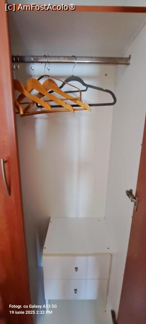 [P22] În dulapul de haine » foto by irinad
 - 
<span class="allrVoted glyphicon glyphicon-heart hidden" id="av1526691"></span>
<a class="m-l-10 hidden" id="sv1526691" onclick="voting_Foto_DelVot(,1526691,29310)" role="button">șterge vot <span class="glyphicon glyphicon-remove"></span></a>
<a id="v91526691" class=" c-red"  onclick="voting_Foto_SetVot(1526691)" role="button"><span class="glyphicon glyphicon-heart-empty"></span> <b>LIKE</b> = Votează poza</a> <img class="hidden"  id="f1526691W9" src="/imagini/loader.gif" border="0" /><span class="AjErrMes hidden" id="e1526691ErM"></span>