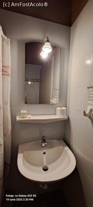 [P27] În baie » foto by irinad
 - 
<span class="allrVoted glyphicon glyphicon-heart hidden" id="av1526696"></span>
<a class="m-l-10 hidden" id="sv1526696" onclick="voting_Foto_DelVot(,1526696,29310)" role="button">șterge vot <span class="glyphicon glyphicon-remove"></span></a>
<a id="v91526696" class=" c-red"  onclick="voting_Foto_SetVot(1526696)" role="button"><span class="glyphicon glyphicon-heart-empty"></span> <b>LIKE</b> = Votează poza</a> <img class="hidden"  id="f1526696W9" src="/imagini/loader.gif" border="0" /><span class="AjErrMes hidden" id="e1526696ErM"></span>