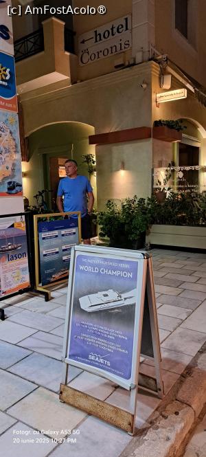 [P05] Agenție de excursii lângă Hotel Coronis, Chora Naxos » foto by irinad
 - 
<span class="allrVoted glyphicon glyphicon-heart hidden" id="av1526674"></span>
<a class="m-l-10 hidden" id="sv1526674" onclick="voting_Foto_DelVot(,1526674,29310)" role="button">șterge vot <span class="glyphicon glyphicon-remove"></span></a>
<a id="v91526674" class=" c-red"  onclick="voting_Foto_SetVot(1526674)" role="button"><span class="glyphicon glyphicon-heart-empty"></span> <b>LIKE</b> = Votează poza</a> <img class="hidden"  id="f1526674W9" src="/imagini/loader.gif" border="0" /><span class="AjErrMes hidden" id="e1526674ErM"></span>