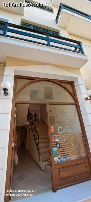 [P06] Hotel Coronis, Chora Naxos, intrare » foto by irinad
 - 
<span class="allrVoted glyphicon glyphicon-heart hidden" id="av1526675"></span>
<a class="m-l-10 hidden" id="sv1526675" onclick="voting_Foto_DelVot(,1526675,29310)" role="button">șterge vot <span class="glyphicon glyphicon-remove"></span></a>
<a id="v91526675" class=" c-red"  onclick="voting_Foto_SetVot(1526675)" role="button"><span class="glyphicon glyphicon-heart-empty"></span> <b>LIKE</b> = Votează poza</a> <img class="hidden"  id="f1526675W9" src="/imagini/loader.gif" border="0" /><span class="AjErrMes hidden" id="e1526675ErM"></span>