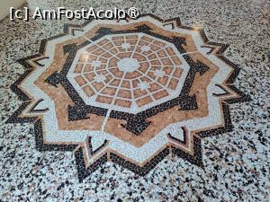 [P34] Hotel Ai Dogi - mozaic în lobby » foto by crismis
 - 
<span class="allrVoted glyphicon glyphicon-heart hidden" id="av1529170"></span>
<a class="m-l-10 hidden" id="sv1529170" onclick="voting_Foto_DelVot(,1529170,29332)" role="button">șterge vot <span class="glyphicon glyphicon-remove"></span></a>
<a id="v91529170" class=" c-red"  onclick="voting_Foto_SetVot(1529170)" role="button"><span class="glyphicon glyphicon-heart-empty"></span> <b>LIKE</b> = Votează poza</a> <img class="hidden"  id="f1529170W9" src="/imagini/loader.gif" border="0" /><span class="AjErrMes hidden" id="e1529170ErM"></span>