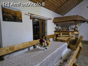 [P15] Căsuțele din Pădure; sala de mese » foto by crismis
 - 
<span class="allrVoted glyphicon glyphicon-heart hidden" id="av1530162"></span>
<a class="m-l-10 hidden" id="sv1530162" onclick="voting_Foto_DelVot(,1530162,29343)" role="button">șterge vot <span class="glyphicon glyphicon-remove"></span></a>
<a id="v91530162" class=" c-red"  onclick="voting_Foto_SetVot(1530162)" role="button"><span class="glyphicon glyphicon-heart-empty"></span> <b>LIKE</b> = Votează poza</a> <img class="hidden"  id="f1530162W9" src="/imagini/loader.gif" border="0" /><span class="AjErrMes hidden" id="e1530162ErM"></span>