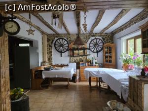[P29] Căsuțele din Pădure; sala de mese » foto by crismis
 - 
<span class="allrVoted glyphicon glyphicon-heart hidden" id="av1530176"></span>
<a class="m-l-10 hidden" id="sv1530176" onclick="voting_Foto_DelVot(,1530176,29343)" role="button">șterge vot <span class="glyphicon glyphicon-remove"></span></a>
<a id="v91530176" class=" c-red"  onclick="voting_Foto_SetVot(1530176)" role="button"><span class="glyphicon glyphicon-heart-empty"></span> <b>LIKE</b> = Votează poza</a> <img class="hidden"  id="f1530176W9" src="/imagini/loader.gif" border="0" /><span class="AjErrMes hidden" id="e1530176ErM"></span>