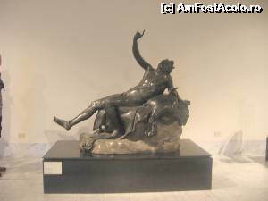 [P56] Statuia de bronz a cântăreţului beat » foto by Michi
 - 
<span class="allrVoted glyphicon glyphicon-heart hidden" id="av563205"></span>
<a class="m-l-10 hidden" id="sv563205" onclick="voting_Foto_DelVot(,563205,29347)" role="button">șterge vot <span class="glyphicon glyphicon-remove"></span></a>
<a id="v9563205" class=" c-red"  onclick="voting_Foto_SetVot(563205)" role="button"><span class="glyphicon glyphicon-heart-empty"></span> <b>LIKE</b> = Votează poza</a> <img class="hidden"  id="f563205W9" src="/imagini/loader.gif" border="0" /><span class="AjErrMes hidden" id="e563205ErM"></span>
