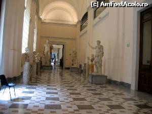 [P06] Intrare în sala statuilor Farnese. În plan doi, Hercule.  » foto by Michi
 - 
<span class="allrVoted glyphicon glyphicon-heart hidden" id="av563155"></span>
<a class="m-l-10 hidden" id="sv563155" onclick="voting_Foto_DelVot(,563155,29347)" role="button">șterge vot <span class="glyphicon glyphicon-remove"></span></a>
<a id="v9563155" class=" c-red"  onclick="voting_Foto_SetVot(563155)" role="button"><span class="glyphicon glyphicon-heart-empty"></span> <b>LIKE</b> = Votează poza</a> <img class="hidden"  id="f563155W9" src="/imagini/loader.gif" border="0" /><span class="AjErrMes hidden" id="e563155ErM"></span>