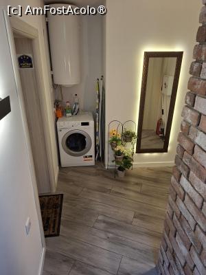 [P08] Niš, Tanis Apartments, Holul comun Apartamentului și Garsonierei, se vede mașina de spălat, boilerul, masa pentru călcat și fierul de călcat » foto by mprofeanu
 - 
<span class="allrVoted glyphicon glyphicon-heart hidden" id="av1532837"></span>
<a class="m-l-10 hidden" id="sv1532837" onclick="voting_Foto_DelVot(,1532837,29358)" role="button">șterge vot <span class="glyphicon glyphicon-remove"></span></a>
<a id="v91532837" class=" c-red"  onclick="voting_Foto_SetVot(1532837)" role="button"><span class="glyphicon glyphicon-heart-empty"></span> <b>LIKE</b> = Votează poza</a> <img class="hidden"  id="f1532837W9" src="/imagini/loader.gif" border="0" /><span class="AjErrMes hidden" id="e1532837ErM"></span>