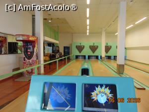 [P16] Bar bowling La Bolera » foto by Yolanda
 - 
<span class="allrVoted glyphicon glyphicon-heart hidden" id="av1535165"></span>
<a class="m-l-10 hidden" id="sv1535165" onclick="voting_Foto_DelVot(,1535165,29382)" role="button">șterge vot <span class="glyphicon glyphicon-remove"></span></a>
<a id="v91535165" class=" c-red"  onclick="voting_Foto_SetVot(1535165)" role="button"><span class="glyphicon glyphicon-heart-empty"></span> <b>LIKE</b> = Votează poza</a> <img class="hidden"  id="f1535165W9" src="/imagini/loader.gif" border="0" /><span class="AjErrMes hidden" id="e1535165ErM"></span>