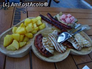 [P07] Platoul cu bunătăți - Restaurant-pensiune „Mărginimea Sibiului”, lângă Orlat.  » foto by tata123 🔱
 - 
<span class="allrVoted glyphicon glyphicon-heart hidden" id="av1014031"></span>
<a class="m-l-10 hidden" id="sv1014031" onclick="voting_Foto_DelVot(,1014031,29384)" role="button">șterge vot <span class="glyphicon glyphicon-remove"></span></a>
<a id="v91014031" class=" c-red"  onclick="voting_Foto_SetVot(1014031)" role="button"><span class="glyphicon glyphicon-heart-empty"></span> <b>LIKE</b> = Votează poza</a> <img class="hidden"  id="f1014031W9" src="/imagini/loader.gif" border="0" /><span class="AjErrMes hidden" id="e1014031ErM"></span>