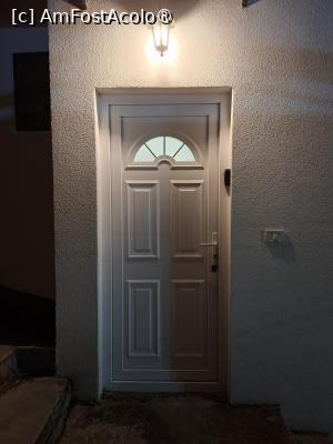 [P07] Prizren, Kosovo, City Center Studio Apartment, Ușa de intrare » foto by mprofeanu
 - 
<span class="allrVoted glyphicon glyphicon-heart hidden" id="av1535819"></span>
<a class="m-l-10 hidden" id="sv1535819" onclick="voting_Foto_DelVot(,1535819,29390)" role="button">șterge vot <span class="glyphicon glyphicon-remove"></span></a>
<a id="v91535819" class=" c-red"  onclick="voting_Foto_SetVot(1535819)" role="button"><span class="glyphicon glyphicon-heart-empty"></span> <b>LIKE</b> = Votează poza</a> <img class="hidden"  id="f1535819W9" src="/imagini/loader.gif" border="0" /><span class="AjErrMes hidden" id="e1535819ErM"></span>
