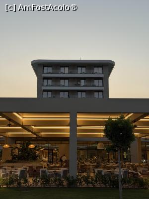 [P08] Terasa restaurantului principal » foto by Florris
 - 
<span class="allrVoted glyphicon glyphicon-heart hidden" id="av1537226"></span>
<a class="m-l-10 hidden" id="sv1537226" onclick="voting_Foto_DelVot(,1537226,29402)" role="button">șterge vot <span class="glyphicon glyphicon-remove"></span></a>
<a id="v91537226" class=" c-red"  onclick="voting_Foto_SetVot(1537226)" role="button"><span class="glyphicon glyphicon-heart-empty"></span> <b>LIKE</b> = Votează poza</a> <img class="hidden"  id="f1537226W9" src="/imagini/loader.gif" border="0" /><span class="AjErrMes hidden" id="e1537226ErM"></span>
