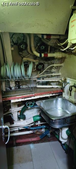 [P18] Un lavoar în partea din față a submarinului. » foto by tata123 🔱
 - 
<span class="allrVoted glyphicon glyphicon-heart hidden" id="av1495982"></span>
<a class="m-l-10 hidden" id="sv1495982" onclick="voting_Foto_DelVot(,1495982,29425)" role="button">șterge vot <span class="glyphicon glyphicon-remove"></span></a>
<a id="v91495982" class=" c-red"  onclick="voting_Foto_SetVot(1495982)" role="button"><span class="glyphicon glyphicon-heart-empty"></span> <b>LIKE</b> = Votează poza</a> <img class="hidden"  id="f1495982W9" src="/imagini/loader.gif" border="0" /><span class="AjErrMes hidden" id="e1495982ErM"></span>