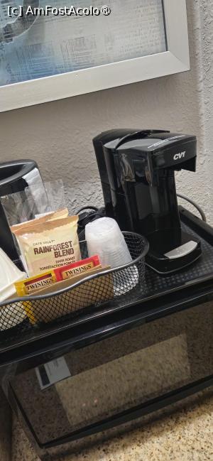 [P09] Chicineta cu filtrul de cafea, cana de fiert apa si pliculețe cu ceai si pachetele de cafea pentru filtru » foto by kmy
 - 
<span class="allrVoted glyphicon glyphicon-heart hidden" id="av1542793"></span>
<a class="m-l-10 hidden" id="sv1542793" onclick="voting_Foto_DelVot(,1542793,29439)" role="button">șterge vot <span class="glyphicon glyphicon-remove"></span></a>
<a id="v91542793" class=" c-red"  onclick="voting_Foto_SetVot(1542793)" role="button"><span class="glyphicon glyphicon-heart-empty"></span> <b>LIKE</b> = Votează poza</a> <img class="hidden"  id="f1542793W9" src="/imagini/loader.gif" border="0" /><span class="AjErrMes hidden" id="e1542793ErM"></span>
