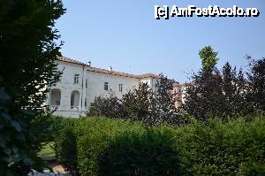 [P10] Torino, Venaria Reale. Castelvecchio, închide Corte d”Onore pe latura dreaptă având ca vedere o parte a Giardini.  » foto by unq
 - 
<span class="allrVoted glyphicon glyphicon-heart hidden" id="av476419"></span>
<a class="m-l-10 hidden" id="sv476419" onclick="voting_Foto_DelVot(,476419,29456)" role="button">șterge vot <span class="glyphicon glyphicon-remove"></span></a>
<a id="v9476419" class=" c-red"  onclick="voting_Foto_SetVot(476419)" role="button"><span class="glyphicon glyphicon-heart-empty"></span> <b>LIKE</b> = Votează poza</a> <img class="hidden"  id="f476419W9" src="/imagini/loader.gif" border="0" /><span class="AjErrMes hidden" id="e476419ErM"></span>