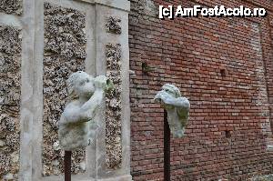 [P17] Torino, Venaria Reale. Grotte. observați pereții ornamentați cu tuf vulcanic și scoici.  » foto by unq
 - 
<span class="allrVoted glyphicon glyphicon-heart hidden" id="av476426"></span>
<a class="m-l-10 hidden" id="sv476426" onclick="voting_Foto_DelVot(,476426,29456)" role="button">șterge vot <span class="glyphicon glyphicon-remove"></span></a>
<a id="v9476426" class=" c-red"  onclick="voting_Foto_SetVot(476426)" role="button"><span class="glyphicon glyphicon-heart-empty"></span> <b>LIKE</b> = Votează poza</a> <img class="hidden"  id="f476426W9" src="/imagini/loader.gif" border="0" /><span class="AjErrMes hidden" id="e476426ErM"></span>