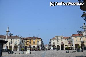[P03] Torino, Venaria. Piazza SS Annunziata înconjurată de clădirile Ospetale Civile. Departe, în capătul Via Andreea Mensa observați Torre dell Orologio, ținta noastră.  » foto by unq
 - 
<span class="allrVoted glyphicon glyphicon-heart hidden" id="av476412"></span>
<a class="m-l-10 hidden" id="sv476412" onclick="voting_Foto_DelVot(,476412,29456)" role="button">șterge vot <span class="glyphicon glyphicon-remove"></span></a>
<a id="v9476412" class=" c-red"  onclick="voting_Foto_SetVot(476412)" role="button"><span class="glyphicon glyphicon-heart-empty"></span> <b>LIKE</b> = Votează poza</a> <img class="hidden"  id="f476412W9" src="/imagini/loader.gif" border="0" /><span class="AjErrMes hidden" id="e476412ErM"></span>