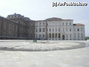 [P10] Venaria Reale - piata castelului si fantana centrala » foto by Nicu Teusdea
 - 
<span class="allrVoted glyphicon glyphicon-heart hidden" id="av404794"></span>
<a class="m-l-10 hidden" id="sv404794" onclick="voting_Foto_DelVot(,404794,29456)" role="button">șterge vot <span class="glyphicon glyphicon-remove"></span></a>
<a id="v9404794" class=" c-red"  onclick="voting_Foto_SetVot(404794)" role="button"><span class="glyphicon glyphicon-heart-empty"></span> <b>LIKE</b> = Votează poza</a> <img class="hidden"  id="f404794W9" src="/imagini/loader.gif" border="0" /><span class="AjErrMes hidden" id="e404794ErM"></span>