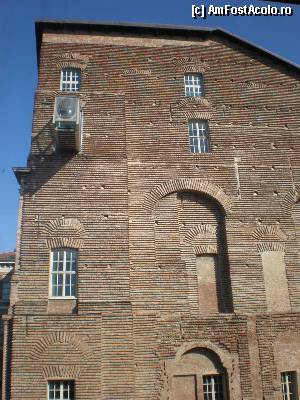 [P59] Rivoli - Ferestre » foto by Nicu Teusdea
 - 
<span class="allrVoted glyphicon glyphicon-heart hidden" id="av405058"></span>
<a class="m-l-10 hidden" id="sv405058" onclick="voting_Foto_DelVot(,405058,29456)" role="button">șterge vot <span class="glyphicon glyphicon-remove"></span></a>
<a id="v9405058" class=" c-red"  onclick="voting_Foto_SetVot(405058)" role="button"><span class="glyphicon glyphicon-heart-empty"></span> <b>LIKE</b> = Votează poza</a> <img class="hidden"  id="f405058W9" src="/imagini/loader.gif" border="0" /><span class="AjErrMes hidden" id="e405058ErM"></span>