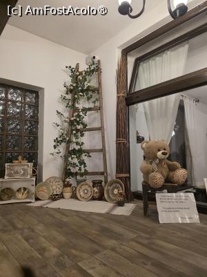 [P06] Restaurant Cetiniș; decor » foto by crismis
 - 
<span class="allrVoted glyphicon glyphicon-heart hidden" id="av1549944"></span>
<a class="m-l-10 hidden" id="sv1549944" onclick="voting_Foto_DelVot(,1549944,29477)" role="button">șterge vot <span class="glyphicon glyphicon-remove"></span></a>
<a id="v91549944" class=" c-red"  onclick="voting_Foto_SetVot(1549944)" role="button"><span class="glyphicon glyphicon-heart-empty"></span> <b>LIKE</b> = Votează poza</a> <img class="hidden"  id="f1549944W9" src="/imagini/loader.gif" border="0" /><span class="AjErrMes hidden" id="e1549944ErM"></span>