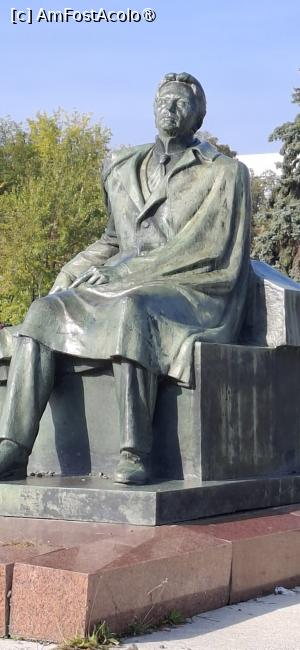 [P21] Bucuresti - Statuia lui George Enescu in fata Operei Romane. » foto by iulianic
 - 
<span class="allrVoted glyphicon glyphicon-heart hidden" id="av1550150"></span>
<a class="m-l-10 hidden" id="sv1550150" onclick="voting_Foto_DelVot(,1550150,29478)" role="button">șterge vot <span class="glyphicon glyphicon-remove"></span></a>
<a id="v91550150" class=" c-red"  onclick="voting_Foto_SetVot(1550150)" role="button"><span class="glyphicon glyphicon-heart-empty"></span> <b>LIKE</b> = Votează poza</a> <img class="hidden"  id="f1550150W9" src="/imagini/loader.gif" border="0" /><span class="AjErrMes hidden" id="e1550150ErM"></span>