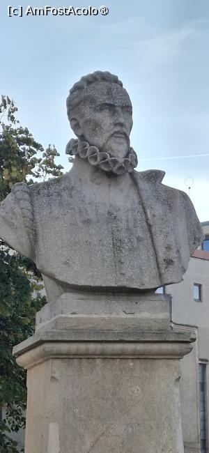 [P23] Bucuresti - Bustul lui Miguel de Cervantes in Piata Spania. » foto by iulianic
 - 
<span class="allrVoted glyphicon glyphicon-heart hidden" id="av1550152"></span>
<a class="m-l-10 hidden" id="sv1550152" onclick="voting_Foto_DelVot(,1550152,29478)" role="button">șterge vot <span class="glyphicon glyphicon-remove"></span></a>
<a id="v91550152" class=" c-red"  onclick="voting_Foto_SetVot(1550152)" role="button"><span class="glyphicon glyphicon-heart-empty"></span> <b>LIKE</b> = Votează poza</a> <img class="hidden"  id="f1550152W9" src="/imagini/loader.gif" border="0" /><span class="AjErrMes hidden" id="e1550152ErM"></span>