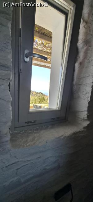 [P38] Kea Village Suites&Villas, fereastra din baie » foto by irinad
 - 
<span class="allrVoted glyphicon glyphicon-heart hidden" id="av1550294"></span>
<a class="m-l-10 hidden" id="sv1550294" onclick="voting_Foto_DelVot(,1550294,29479)" role="button">șterge vot <span class="glyphicon glyphicon-remove"></span></a>
<a id="v91550294" class=" c-red"  onclick="voting_Foto_SetVot(1550294)" role="button"><span class="glyphicon glyphicon-heart-empty"></span> <b>LIKE</b> = Votează poza</a> <img class="hidden"  id="f1550294W9" src="/imagini/loader.gif" border="0" /><span class="AjErrMes hidden" id="e1550294ErM"></span>